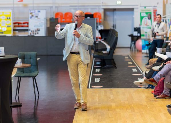 Forum salariés : Eric Gauthier président, prend la parole