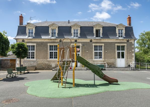 DAME Bourges - Jeux extérieurs dans la cour de récréation