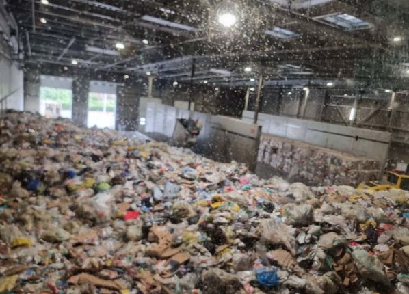 un gros amas de détritus à recycler
