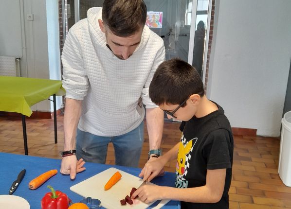 Père et fils en cuisine