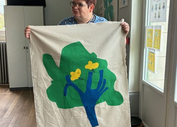 Pamela expose son arbre