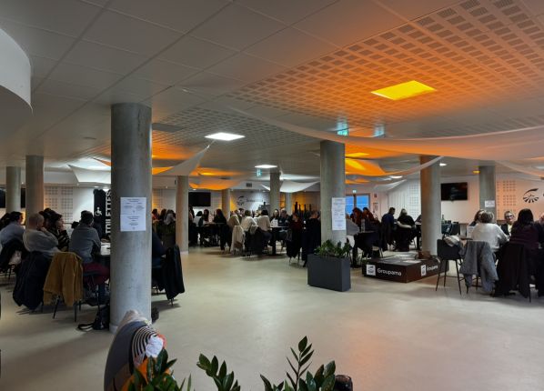 Salle où se forment les ateliers de travail