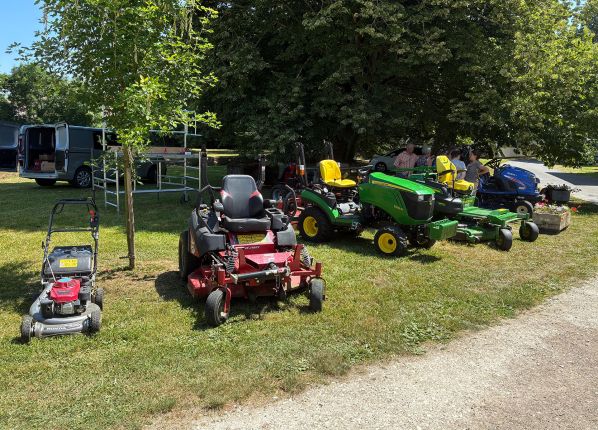 Exposition de tondeuse et tracteur tondeuse