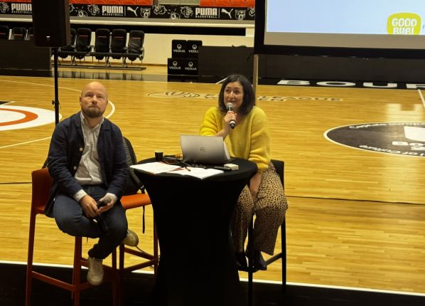 Lancement de la journée au micro